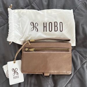 NWT Hobo Roam Wristlet - Cobblestone/Taupe